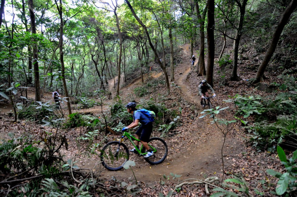 flow trails snaking through the creek, 29 technical features within 1100 metres - Photo by Steve Cowards (http://crosscountry.hk)